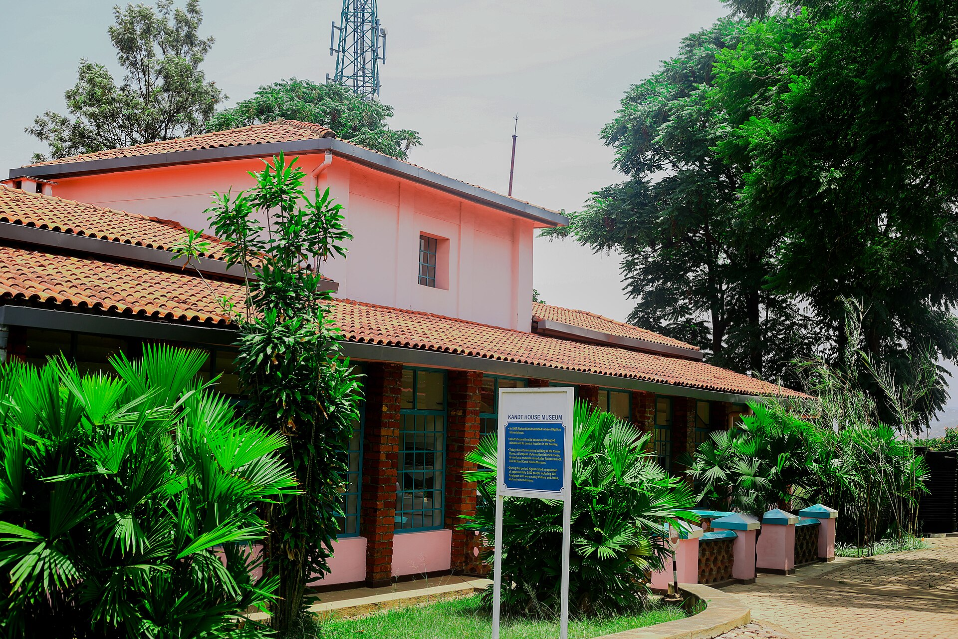 Ifoto igaragaza Urugendo rwo kumenya amateka ya Kigali mu Rwanda