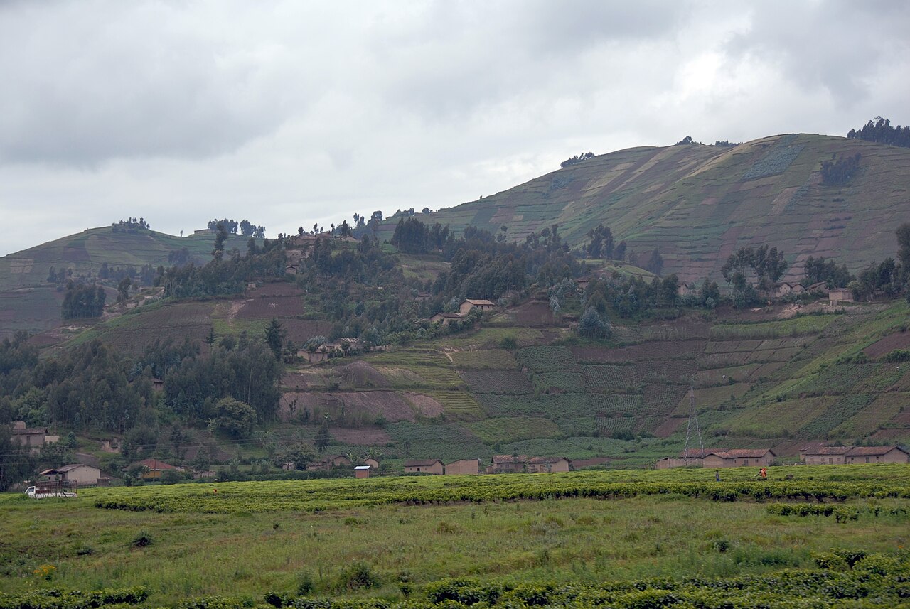 Ifoto igaragaza Ubwikorezi buva i Gisenyi bujya i Musanze mu Rwanda